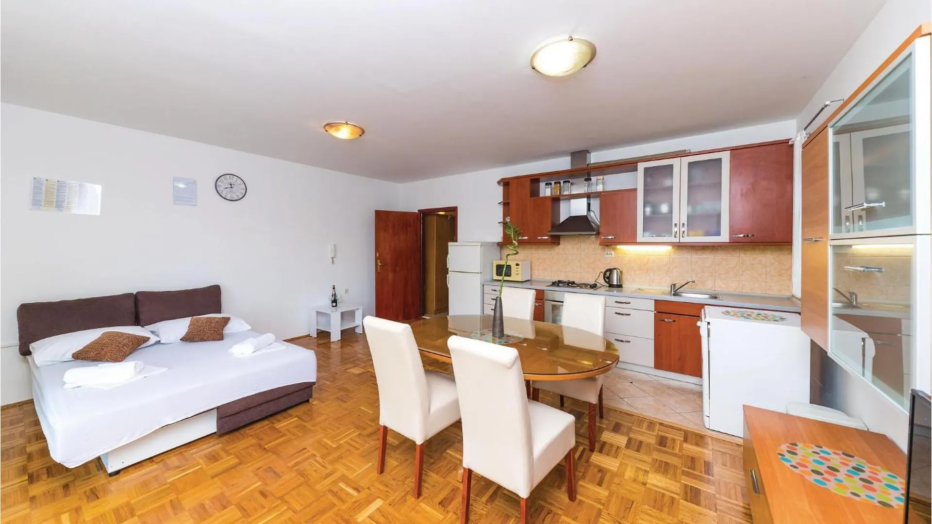 Lovely Apartment In 트로기르